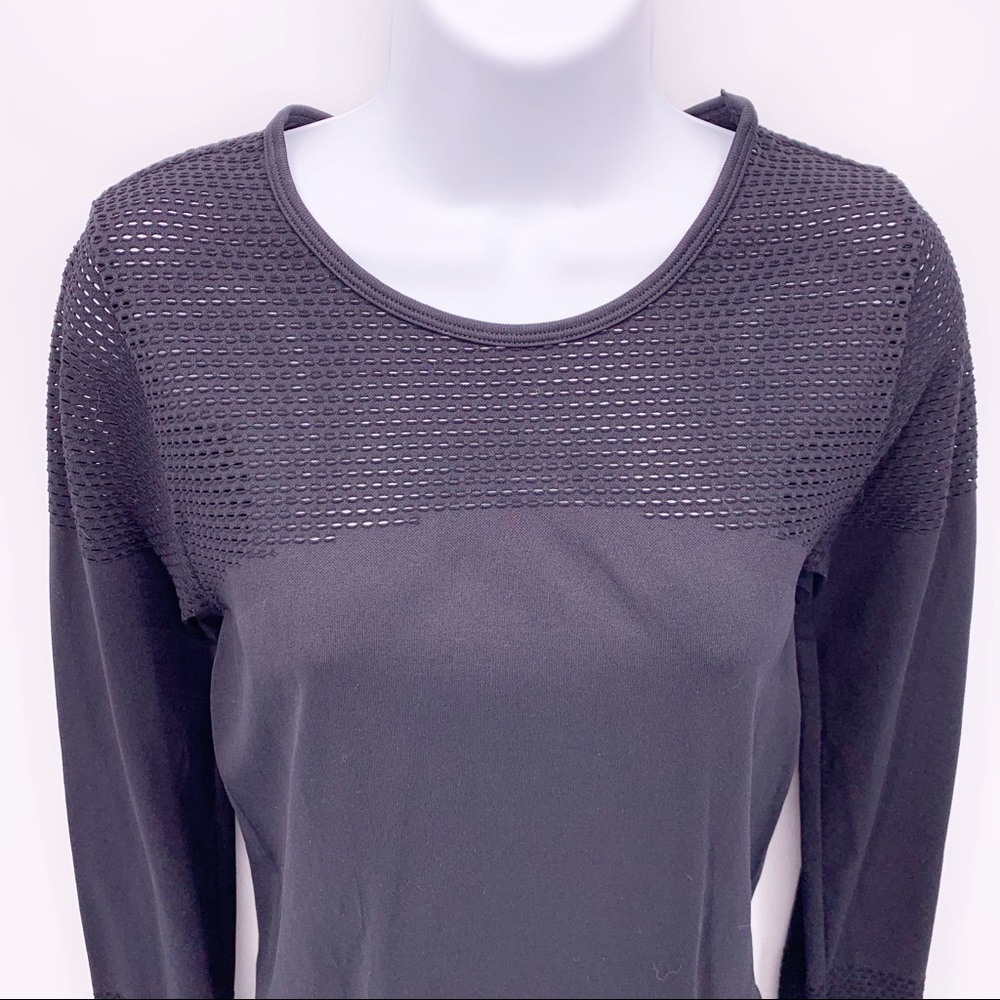 Fabletics Long Sleeve Athletic Compression Top Size Small - Picture 3 of 9